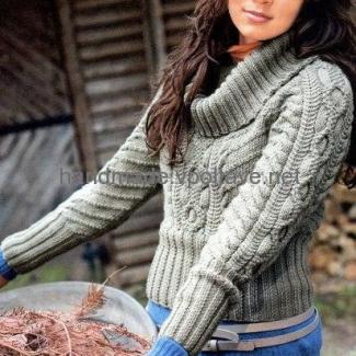 Короткий пуловер з візерунками і косами